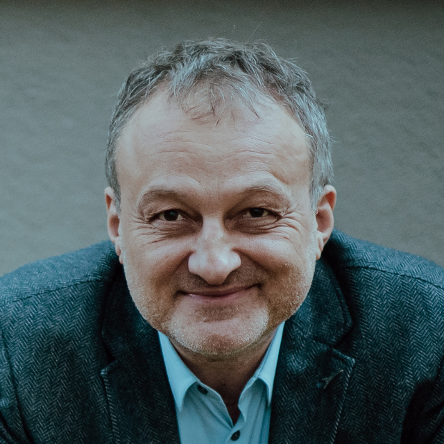 prof. dr hab. Piotr Nowak