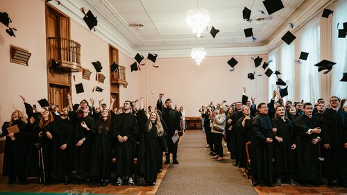Fotorelacja z Dyplomatorium 2025 na Wydziale Filozofii i Kognitywistyki oraz Wydziale Historii
